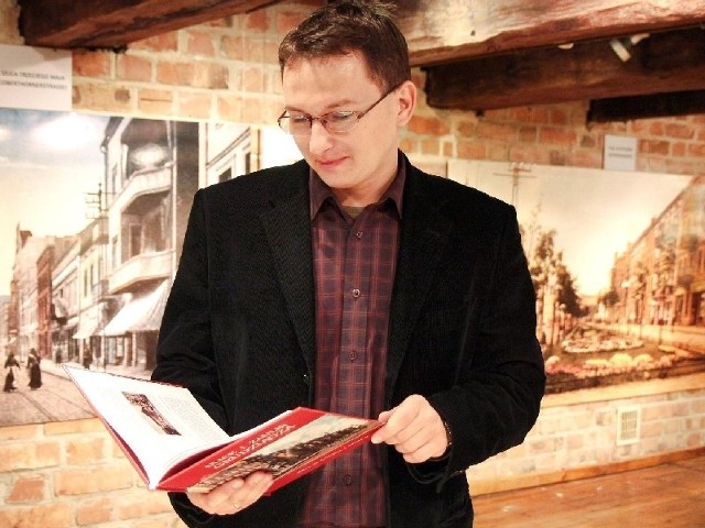 Dawid Schoenwald, autor książki  wystawy o al. 23 Stycznia