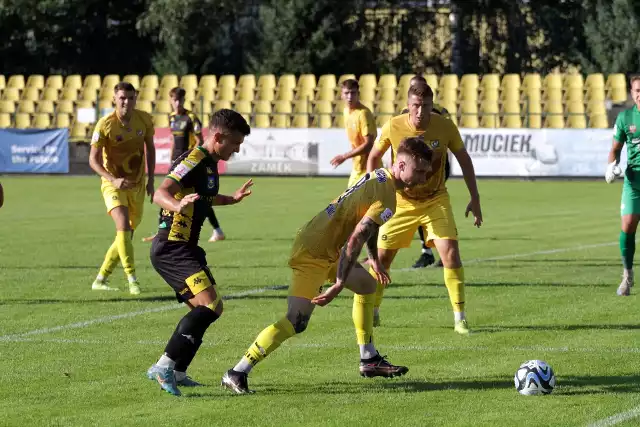 W pierwszym meczu nowego sezonu Siarka Tarnobrzeg pokonała 3:2 Czarnych Połaniec. Teraz zmierzy się ze Starem Starachowice