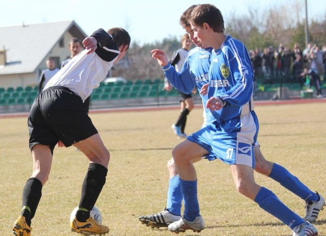 Piłkarze Kurpika Kadzidła rozegrali kolejne dobre spotkanie przed własną publicznością.