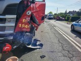 Śmiertelny wypadek w Świerklanach. Osobówka zderzyła się z autem ciężarowym. 28-latek zmarł w szpitalu