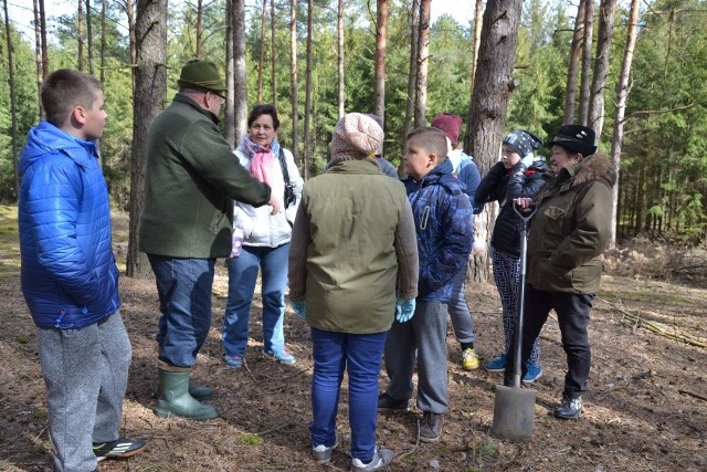 Uczniowie ze Szkoły Podstawowej w Maliszewie wzięli udział w dniu gospodarczym Koła Łowieckiego „Szarak” w Bobrownikach. Był to dobrze spędzony czas. >> Najświeższe informacje z regionu, zdjęcia, wideo tylko na www.pomorska.pl 