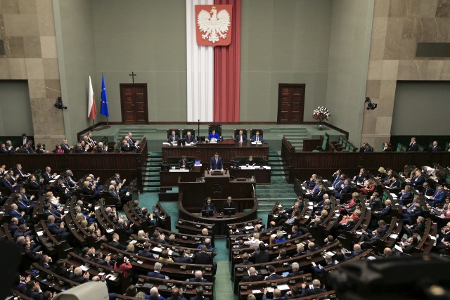 Sejm po długiej debacie udzielił wotum zaufania premierowi i jego Radzie Ministrów