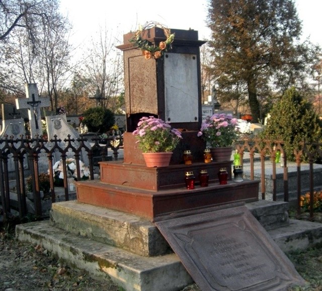 Pomnik Seweryna Horodyskiego na cmentarzu w Opatowie.