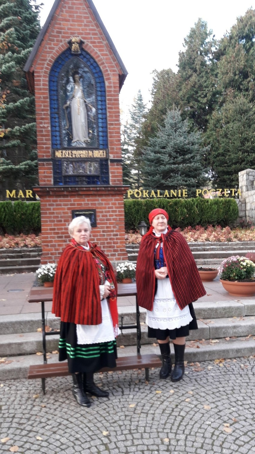 Ewa Maruszak (z lewej) jest miłośniczką kultywowania...