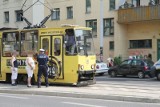 Wypadek tramwaju, renault i toyoty na Jedności Narodowej. Renault zakleszczone (ZDJĘCIA)