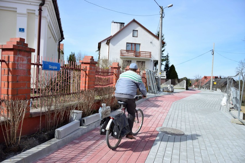 Zabezpieczanie osuwiska i przebudowa ulic w Tarnobrzegu dobiega końca. Zbudowano nowy mur oporowy. Zobacz zdjęcia