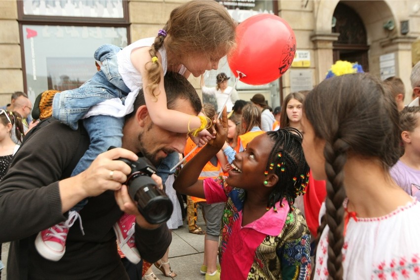 Brave Kids Festival 2014: Odważne dzieci przeszły w kolorowym korowodzie (ZDJĘCIA)