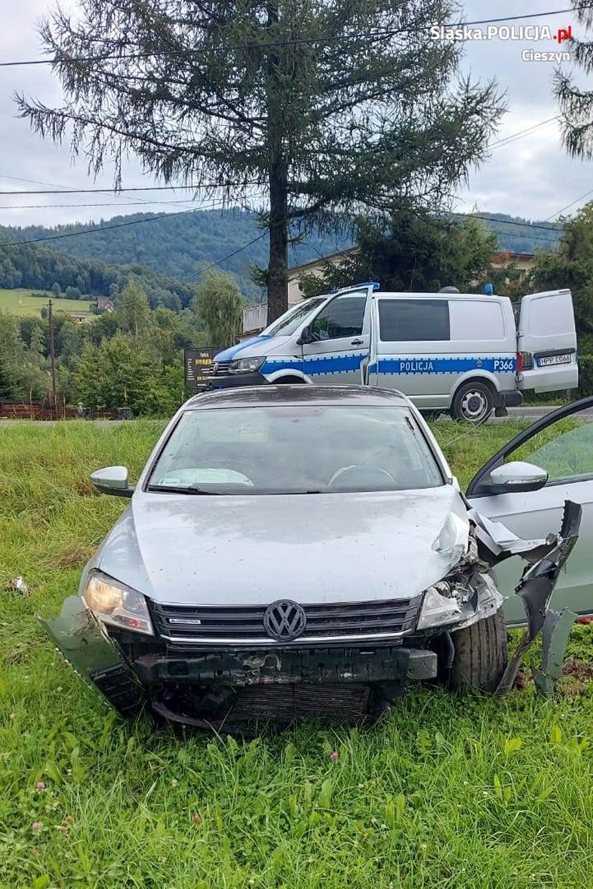 Napad na sklep w Brennej. Bandyta sterroryzował ekspedietkę i uciekł. Policjanci ruszyli za nim w pościg