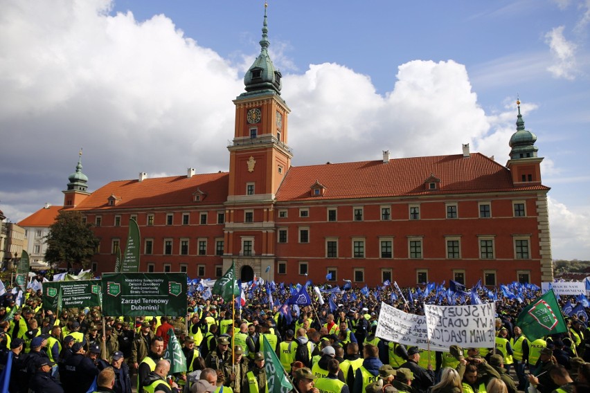 Protest policjantów w Warszawie. Mundurowi domagają się...