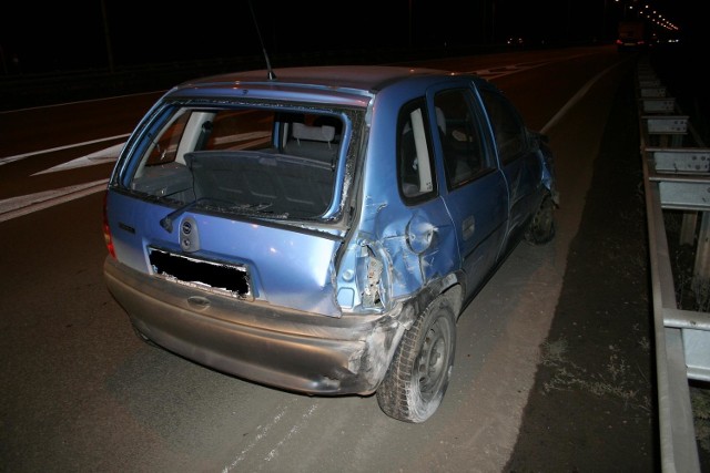 Kierowca opla corsy, który pędził po drodze ekspresowej i wjechał w tira w Goździe pod Białobrzegami był pijany i nie miał prawa jazdy.