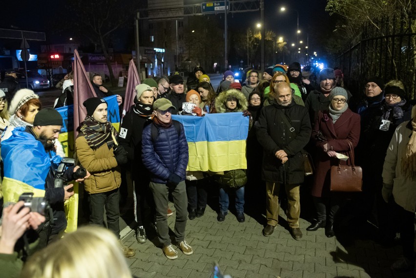 Solidaryzujący się z Ukrainą zorganizowali we wtorek pikietę...