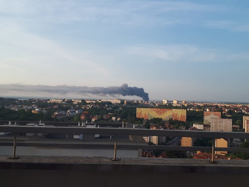 Pożar hali na Trakcie św. Wojciecha w Gdańsku Oruni...