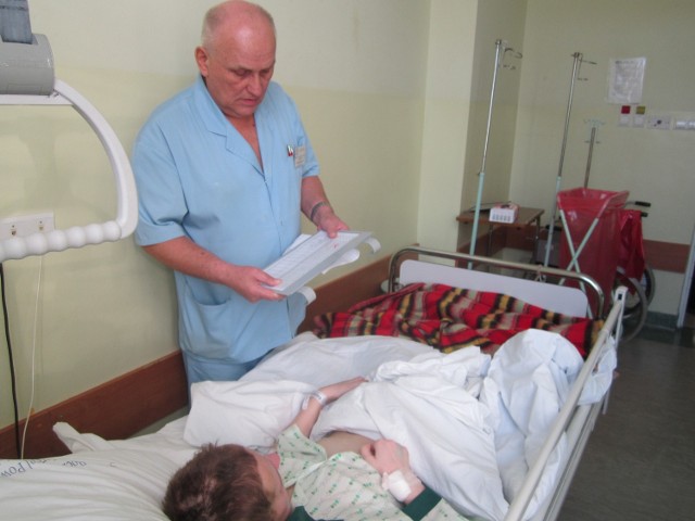 W grudniu ub. r. Aneta trafiła na oddział chirurgii bocheńskiego szpitala. 25-latką opiekował się ordynator Zbigniew Kempf, który kilkakrotnie ją operował. Teraz pacjentka dochodzi do siebie 