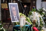 Pogrzeb Piotra Świąca [ZDJĘCIA]. Dziennikarz TVP został pochowany na cmentarzu Srebrzysko. Zginął w tragicznym wypadku