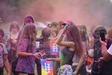 Festiwal Kolorów "Holi" w Uhowie. Tęczowa impreza przyciągnęła tłumy. Odbyła się pomimo protestów wspólnoty religijnej (ZDJĘCIA)