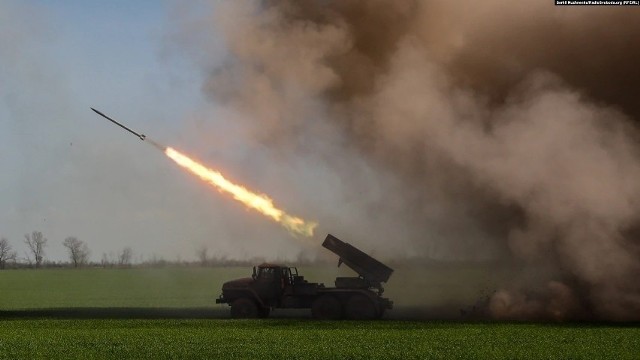 Pomimo sankcji, rosyjski przemysł zbrojeniowy wciąż produkuje pociski manewrujące używane na wojnie z Ukrainą