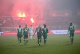 Pseudokibice Śląska grozili piłkarzom? Zawodnicy znów musieli oddać koszulki (WIDEO)