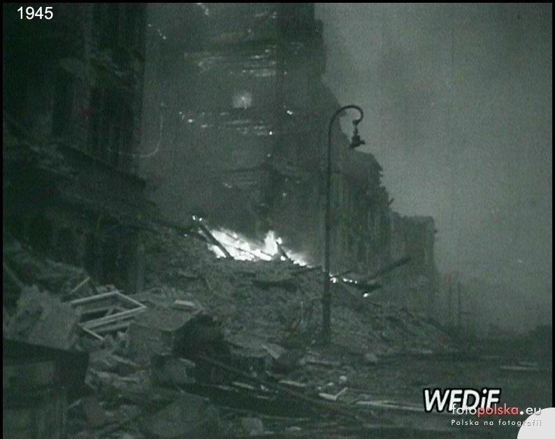 1945 , Płonące miasto okiem kamery radzieckiego...