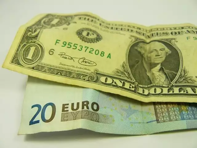 Waluty bułgarskiej i tureckiej w Słupsku nie kupiszDo Bułgarii i Turcji najlepiej zabrać dolary lub euro i potem wymienić je na miejscowe waluty.