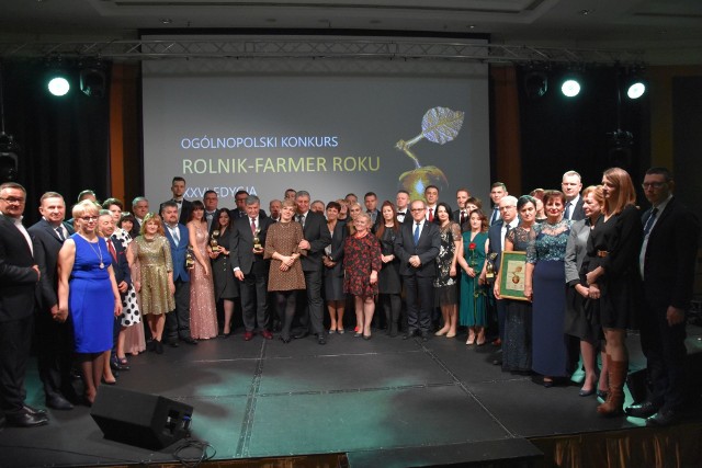 7 lutego, w Warszawie, odbyła się gala XXVI edycji Ogólnopolskiego Konkursu ROLNIK-FARMER ROKU. W konkursie wzięło udział 264 gospodarstw z różnych części kraju. Już sam udział w konkursie był dla rolników wyróżnieniem. Z grona finalistów Kapituła Konkursu, której przewodniczyła Teresa Kucharska, wybrała 8 laureatów, których prezentujemy na zdjęciach