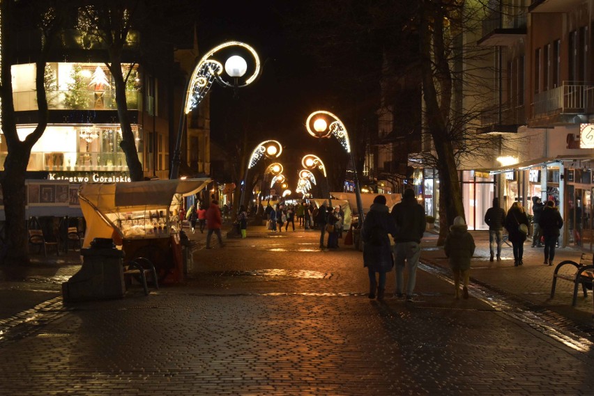 Zakopane w świątecznej odsłonie. Bożonarodzeniowe iluminacje wyglądają pięknie