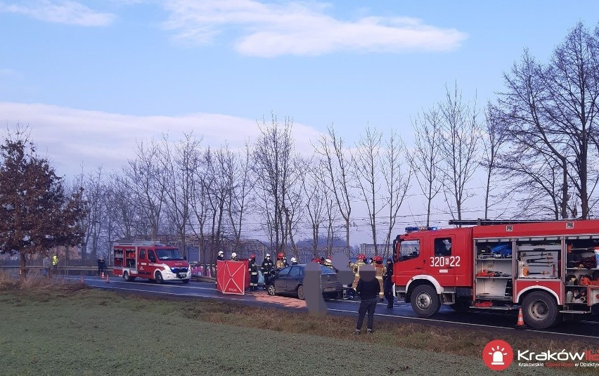 Wypadek w gminie Skawina. Czołowe zderzenie na drodze krajowej. Trzy osoby ranne