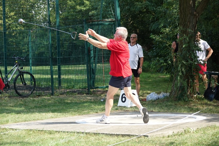 Tak młotem szkockim rzucał Wacław Krankowski, prezes...