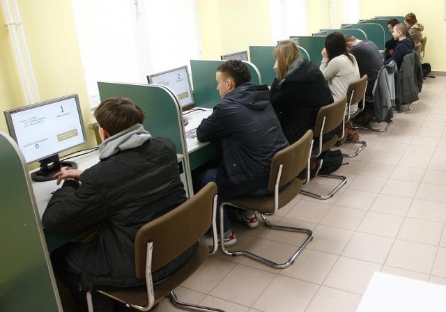 Pytania z testów egzaminacyjnych na prawo jazdy mają być ujawnione w tym roku