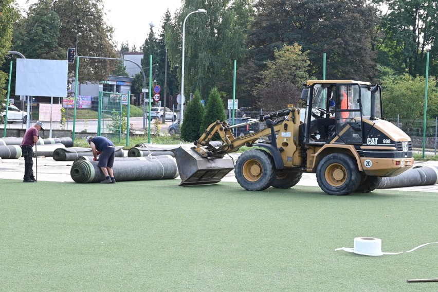Rozpoczęła się modernizacja boisk treningowych przy ulicy Ściegiennego w Kielcach. Koszt całej inwestycji to blisko 3,5 miliona złotych