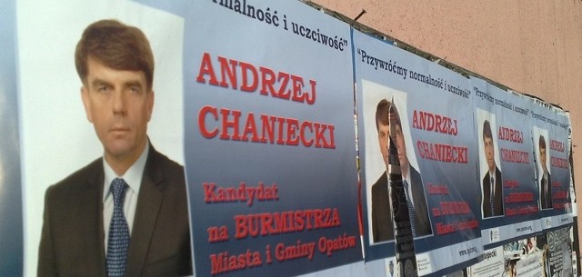 Na ulicach Opatowa pojawiły się już plakaty wyborcze Andrzeja Chanieckiego.