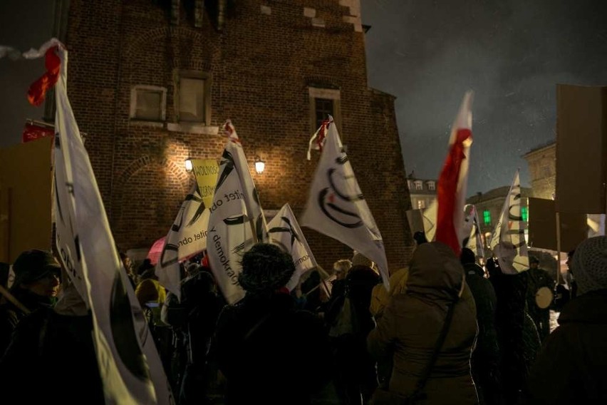 „Narodu wybraniec zakłada nam kaganiec”. Protestują przeciwko zmianie przepisów o zgromadzeniach