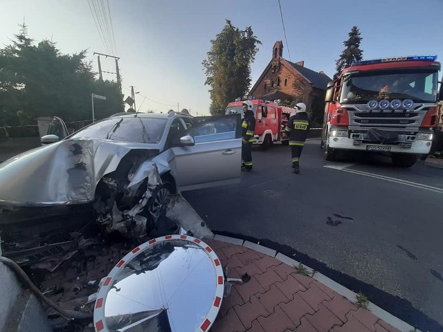 We wtorek na ul. Wałowej w Raszkowie koło Ostrowa Wielkopolskiego doszło do zderzenia dwóch samochodów osobowych. W wypadku zostały ranne cztery osoby, w tym dziecko.Zobacz więcej zdjęć ----> 