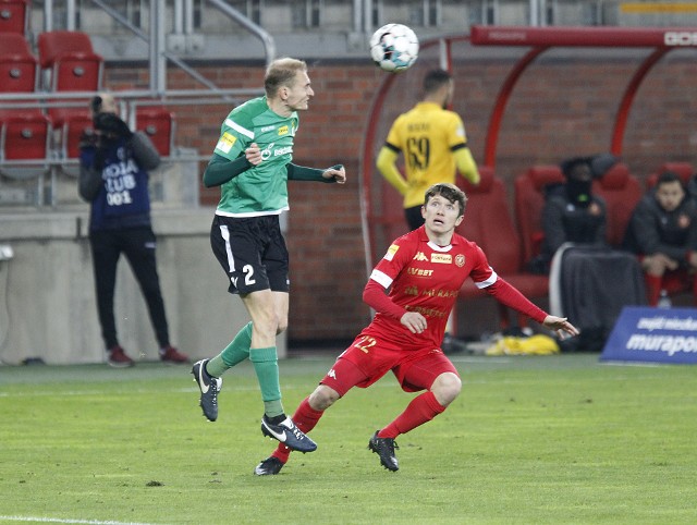 Mateusz Szymorek i Dominik Kun. W listopadzie Widzew – GKS0:0