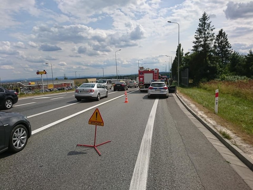 Wypadek w Modlnicy. Na drodze krajowej samochód najechał na motocykl