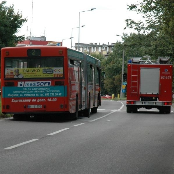 Autobus linii 2 zapalil sie dziś jadąc ulicą Zwyciestwa w...