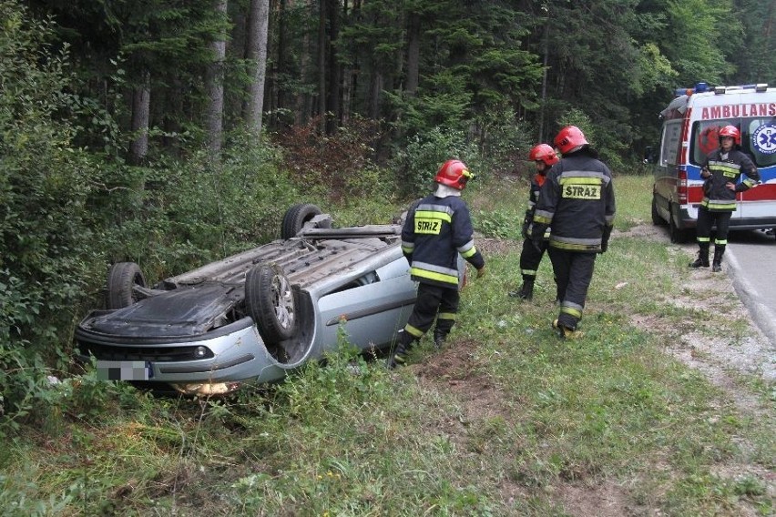 Renault  dachował na trasie Kielce - Zagnańsk