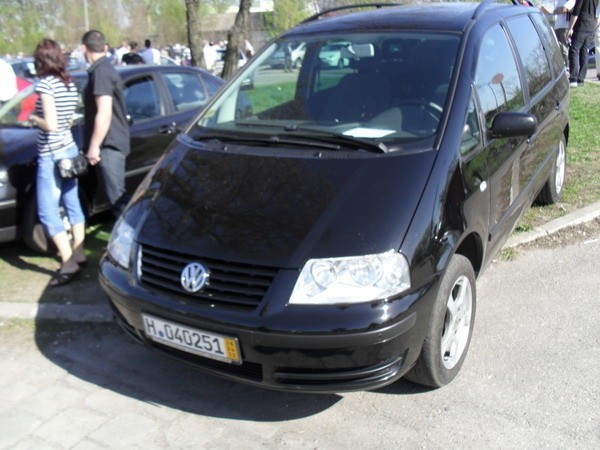 VW Sharan, 2002 r., 1,9 TDI, ABS, centralny zamek, elektryczne szyby i lusterka, klimatyzacja, komputer pokładowy, wspomaganie kierownicy, 22 tys. 800 zł + koszt rejestracji;