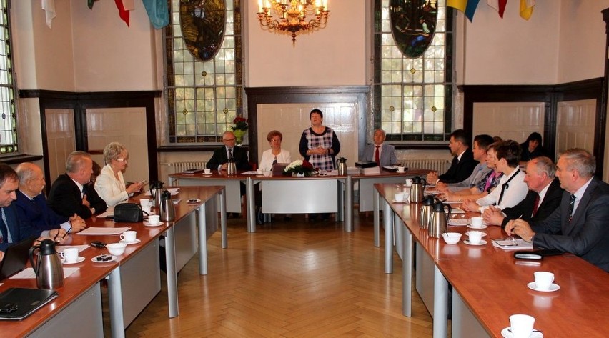 Ostatnia sesja rady powiatu oleskiego w kadencji 2014-18.