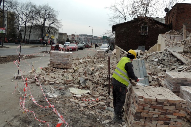 Trwają prace rozbiórkowe przy budynkach przy Szosie Chełmińskiej.