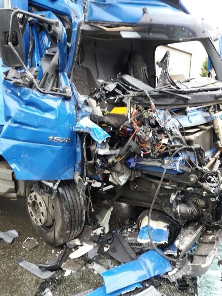 Wypadek autobusu i ciężarówki w Kolonii Poczesna