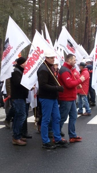 Strajk na Śląsku: Górnicy zablokowali drogi DK1 w...