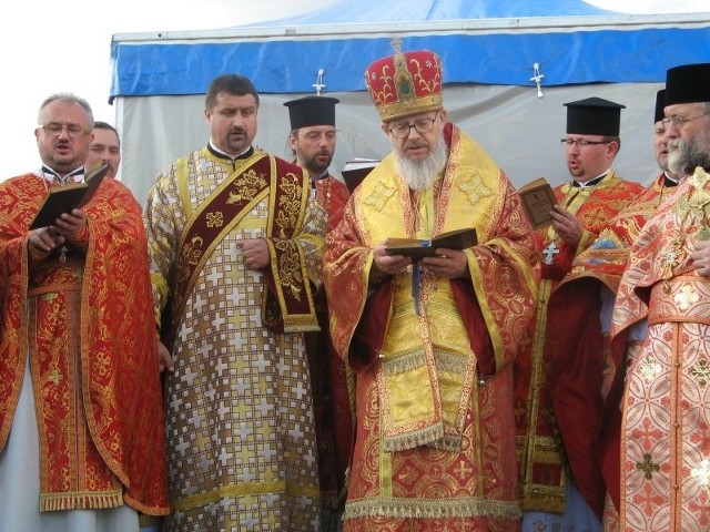 Arcybiskup Jeremiasz (z prawej) przed dwoma laty wmurował kamień pod budowę cerkwi w Słubicach i odprawił tu wtedy mszę.