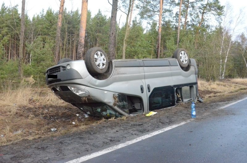 Zderzenie czołowe i stłuczka w korku pod Nowogrodem