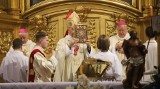 Uroczysta Msza Święta Pontyfikalna w Niedzielę Zmartwychwstania z udziałem biskupów w katedrze w Kielcach. Zobacz zdjęcia