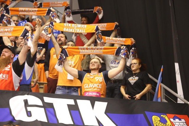 Koszykarze Tauron GTK Gliwice, mimo wsparcia fanów, przegrali ze Śląskiem Wrocław  Zobacz kolejne zdjęcia. Przesuwaj zdjęcia w prawo - naciśnij strzałkę lub przycisk NASTĘPNE