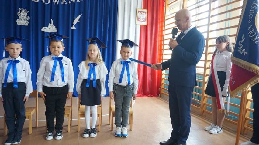 Pierwszoklasiści uroczyście przyjęci w poczet uczniów szkoły w gminie Radoszyce