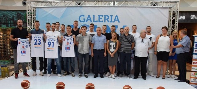 W Galerii Solnej odbyła się prezentacja zawodników, którzy w barwach  drużyny KSK Noteć Inowrocław powalczą w sezonie 2016/2017 o mistrzostwo w I lidze koszykówki.