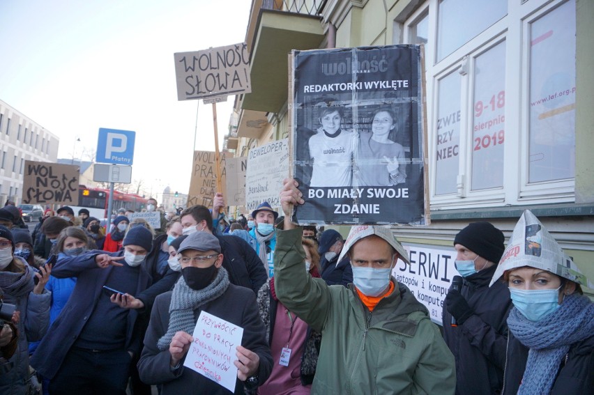 „Dziennik obywatelski, nie deweloperski”. Pikieta w obronie Dziennika Wschodniego. Zobacz zdjęcia