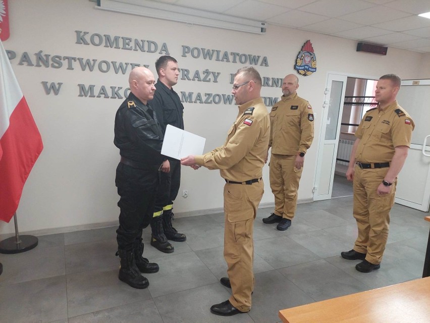 Nagrody dla strażaków z PSP Maków Mazowiecki. Zostali odznaczeni z okazji Dnia Strażaka