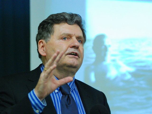 Wiesław Romanowski &#8211; dziennikarz (w latach 1998-2005 był korespondentem TVP na Ukrainie) i dyplomata (w latach 2009-2011 był radcą Ambasady RP na Białorusi). W środę spotkał się z czytelnikami w Rzeszowie.